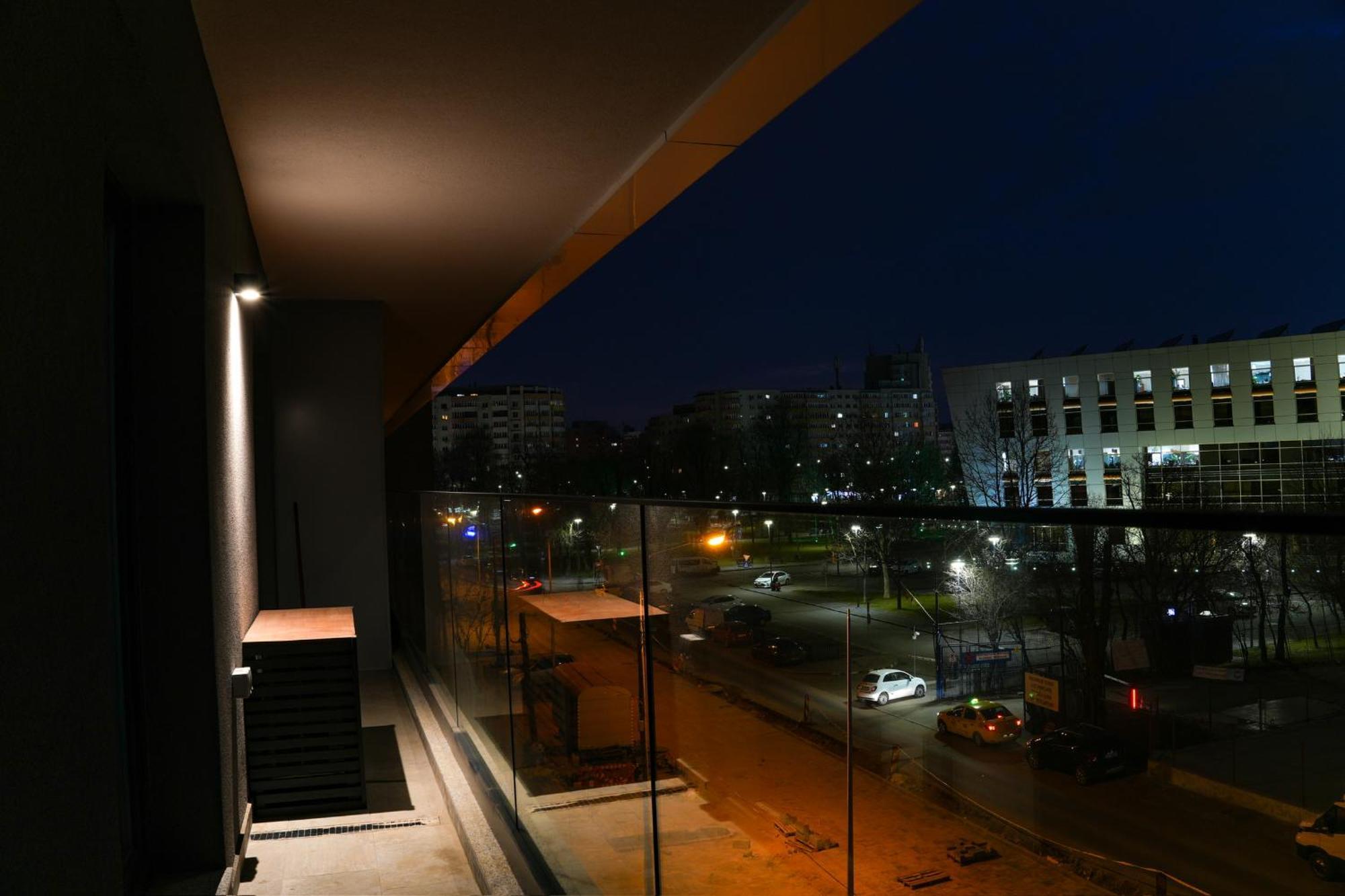 Sandra - Park-View Apt With Balcony & Parking Bucharest Exterior photo